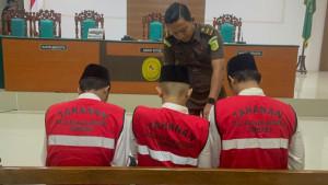 Sidang-lanjutan-kasus-pembunuhan-dan-pemerkosaan-siswi-SMA-di-Jombang.jpg