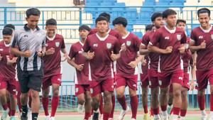 Skuad-Gresik-United-saat-berlatih-di-Stadion-Gelora-Joko-Samudro-Gresik-2025.jpg
