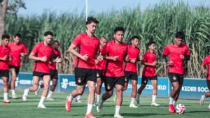 Skuad-Persik-Kediri-saat-menjalani-sesi-latihan-bersama-di-Kediri-Soccer-Field.jpg