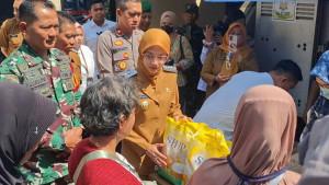 Suasana-Gerakan-Pangan-Murah-yang-digelar-di-Kota-Kediri-Selasa-2392025.jpg