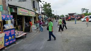 Suasana-di-deretan-kios-di-Agrowisata-Belimbing-Moyoketen.jpg