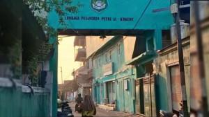 Suasana-di-jalan-sekitar-asrama-putri-Pondok-Pesantren-Al-Khoziny-di-Buduran-Sidoarjo.jpg