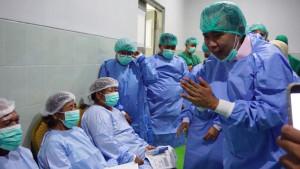 Suasana-medikal-cek-up-pasien-katarak-sebelum-dioperasi-di-RSD-Kalisat.jpg