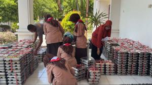 Suasana-saat-siswa-SMAN-3-Pamekasan-Madura-meletakkan-piring-MBG.jpg