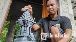 Sunalis-mengecat-miniatur-candi-berbahan-abu-sisa-pembakaran-sampah.jpg
