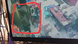 Tangkapan-layar-kamera-CCTV-menunjukkan-aksi-dua-orang-maling-di-SMKN-1-Trenggalek.jpg