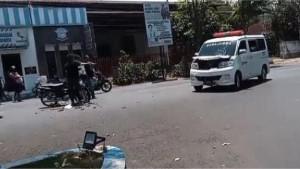 Tangkapan-layar-kecelakaan-adu-banteng-antara-Ambulance.jpg