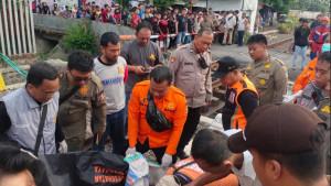 Tangkapan-layar-tubuh-pemotor-berinisial-IN-40-terkapar-usai-tertabrak-KA-Arjonegoro.jpg