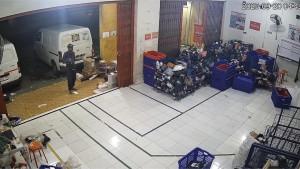 Tangkapan-layar-video-viral-detik-detik-seorang-pengamen.jpg