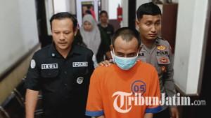 Tersangka-kasus-rudapaksaibu-muda-di-Rusunawa-Kota-Probolinggo-saat-digelandang.jpg