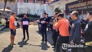 Tersangka-pembunuhan-di-Jembatan-Araya-RK-alias-Riky-24-memakai-baju-tahanan-berwarna-oranye.jpg