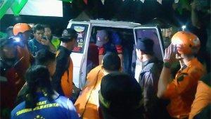 Tim-SAR-menemukan-korban-pendaki-wanita-yang-hilang-terseret-air-bah-Sungai.jpg