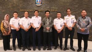 Wakil-Gubernur-Jawa-Timur-Emil-Dardak-berfoto-bersama-jajaran-manajemen-PT-Kereta-Api-Indonesia.jpg