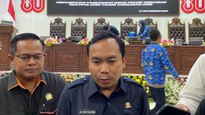 Wakil-Wali-Kota-Malang-Ali-Muthohirin-memberikan-keterangan-kepada-pers.jpg