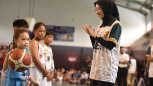 Wali-Kota-Kediri-Vinanda-Prameswati-saat-menghadiri-acara-Kediri-Basketball-Tournament-2025.jpg