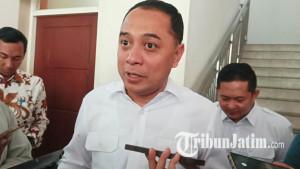 Wali-Kota-Surabaya-Eri-Cahyadi-pastikan-siswa-yang-keracunan-susu-telah-membaik.jpg