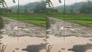 Warga-Keluhkan-Jalan-Rusak-yang-Sudah-Seperti-Sungai-Padahal-Dekat-Pusat-Pemerintahan.jpg