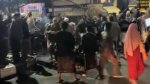 Warga-Lumajang-gerusuk-RS-Bhayangkara-Lumajang-dan-kantor-polisi.jpg