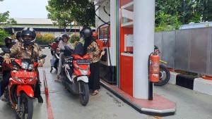 Warga-Malah-Rugi-Rp-12-Juta-setelah-Isi-Pertalite-di-SPBU-Curiga-Bau-dan-Warna-BBM-Beda.jpg