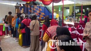 Warga-Ponorogo-menyerbu-Gerakan-Pangan-Murah-di-Balai-Kelurahan-Patihan-Wetan.jpg