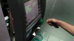 Warga-Sidoarjo-Panik-Saldo-ATM-Rp-135-Juta-Lenyap-Tapi-Uang-Tak-Keluar-PIN-Telanjur-Diintip-Orang.jpg
