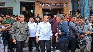 Warga-antusias-menyambut-kedatangan-Presiden-Jokowi-ke-Pasar-Bululawang-Kecamatan-Bululawang.jpg