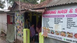 Warung-di-Cikande-dan-masyarakatnya-masih-beraktivitas-seperti-biasa.jpg