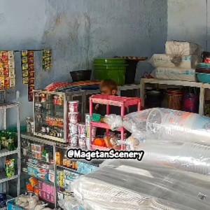 aksi-pencurian-rokok-di-sebuah-warung-di-Desa-Jungke-Kecamatan-Karas-magetan.jpg
