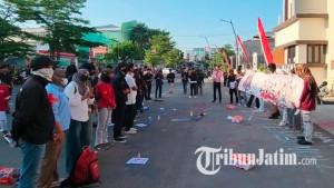 aksi-unjuk-rasa-di-depan-Kantor-DPRD-Bojonegoro-ilustrasi-demo-di-bojonegoro.jpg