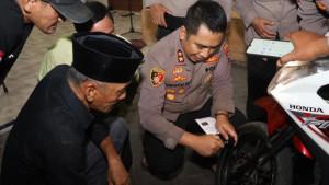 bagi-bagi-gembok-kunci-ganda-gratis-di-Surabaya.jpg