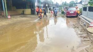 banjir-di-malang-BPBD-Kabupaten-Malang-melakukan-penanganan-bencana-banjir.jpg