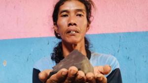 batu-pecahan-meteor-3-kilogram-siap-dijual.jpg