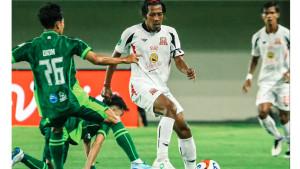 deltras-fc-vs-pss-sleman-Pemain-Deltras-FC-diadang-pemain-PSS-Sleman.jpg