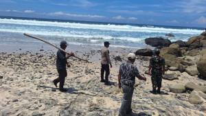 dua-wisatawan-Surabaya-hilang-terseret-ombak-Pantai-Modangan-malang.jpg