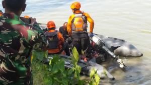 evakuasi-jenazah-kedua-korban-tenggelam-di-sungai-kali-surabaya.jpg