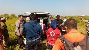 evakuasi-jenazah-korban-yang-ditemukan-di-tambak-daerah-Sukolilo.jpg