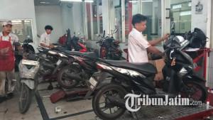 ilustrasi-MOTOR-DI-BENGKEL-motor-yang-diservis-di-bengkel-Lamongan.jpg
