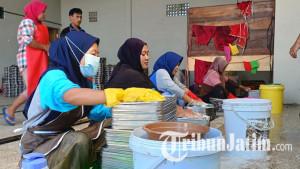 ilustrasi-SPPG-trenggalek-Aktivitas-di-dapur-SPPG-Desa-Karangsoko-Trenggalek.jpg