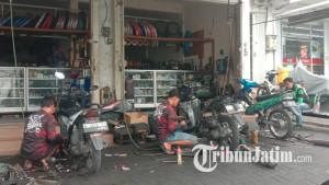 ilustrasi-bengkel-perbaikan-motor-di-Bengkel-Sam-Dadi-Jaya-Motor-Jalan-Simpang-Gajayana-malang.jpg