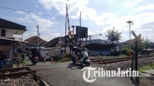 ilustrasi-perlintasan-kereta-api-diJalan-Bakung-Kota-Blitar-pemuda-tewas-tertabrak-kereta.jpg
