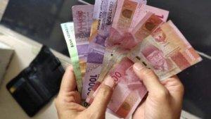 ilustrasi-uang-tunai-ratusan-ribu-rupiah.jpg