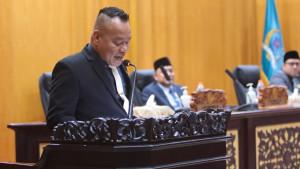 juru-bicara-Fraksi-Gerindra-Yona-Bagus-Widyatmoko-saat-rapat-paripurna.jpg