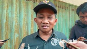 kades-Tasikharjo-Tuban-memberikan-keterangan-usai-ledakan-dan-kebakaran-di-lingkungan-TPPI-Tuban.jpg