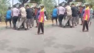 kain-selendang-tersangkut-gir-motor-pasutri-di-Ngawi-tewas-ditabrak-truk-elpiji.jpg