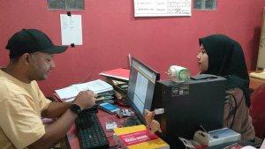 karyawan-Alfamart-yang-dimasuki-rampok-di-siang-bolong-diperiksa-di-Polsek-Kraksaan.jpg