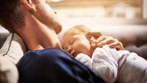 kasus-bayi-yang-kehilangan-nyawa-karena-tidur-di-atas-dada-ayahnya.jpg