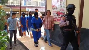 kuras-Rp750-juta-pelaku-bobol-rekening-dengan-memalsukan-KTP-untuk-mengganti-kartu-ATM.jpg