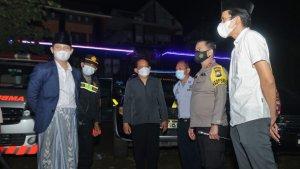 mas-ipin-saat-sidak-larangan-mudik-di-trenggalek.jpg