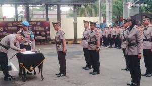 mutasi-dan-pakta-integritas-6-Kapolsek-di-Polres-Tulungagung.jpg