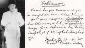 pembacaan-teks-proklamasi-dan-naskah-proklamasi-yang-ditulis-tangan-oleh-soekarno.jpg